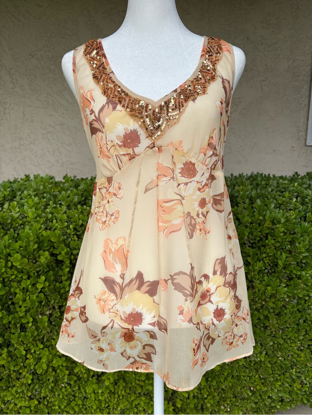 Banana Republic 100% Silk Floral Top Beaded Neckline Boho Size 2